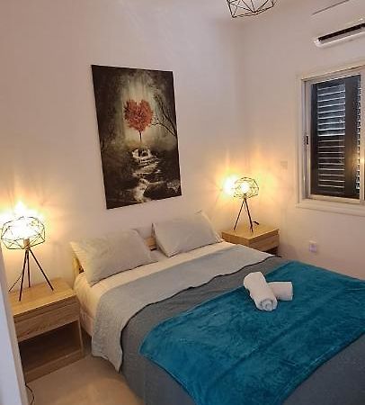 Luxury Apartment In Light House Beach Paphos Buitenkant foto