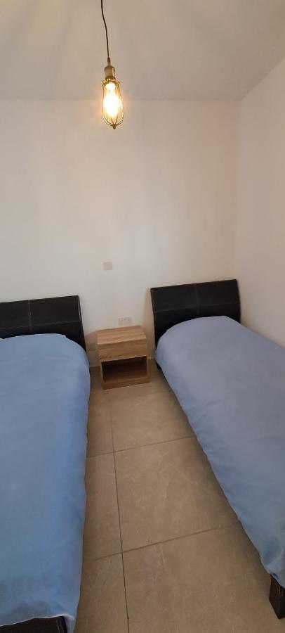 Luxury Apartment In Light House Beach Paphos Buitenkant foto