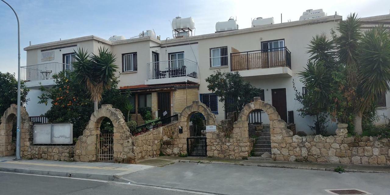 Luxury Apartment In Light House Beach Paphos Buitenkant foto